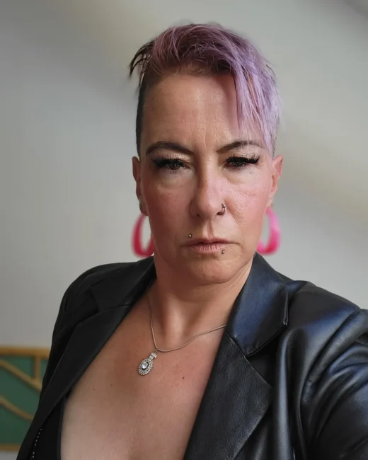 Dominanz, Respekt, absoluter Gehorsam und volle Hingabe.