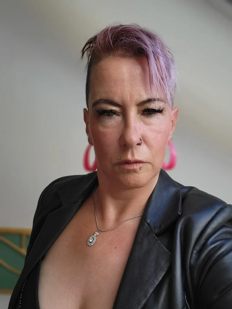 Dominanz, Respekt, absoluter Gehorsam und volle Hingabe.